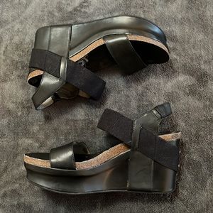 OTBT Bushnell wedge sandals
